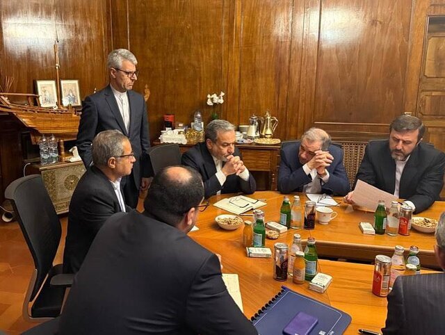 دیپلمات ارشد اروپایی: خواستار شفافیت در برنامه هسته ای ایران هستیم