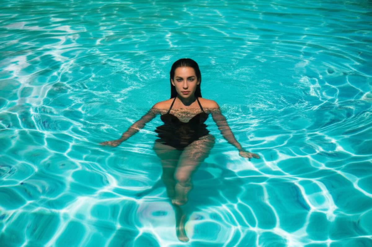 بی حجاب شبنم قلی خانی در استخر | تصاویر جدید و حواشی